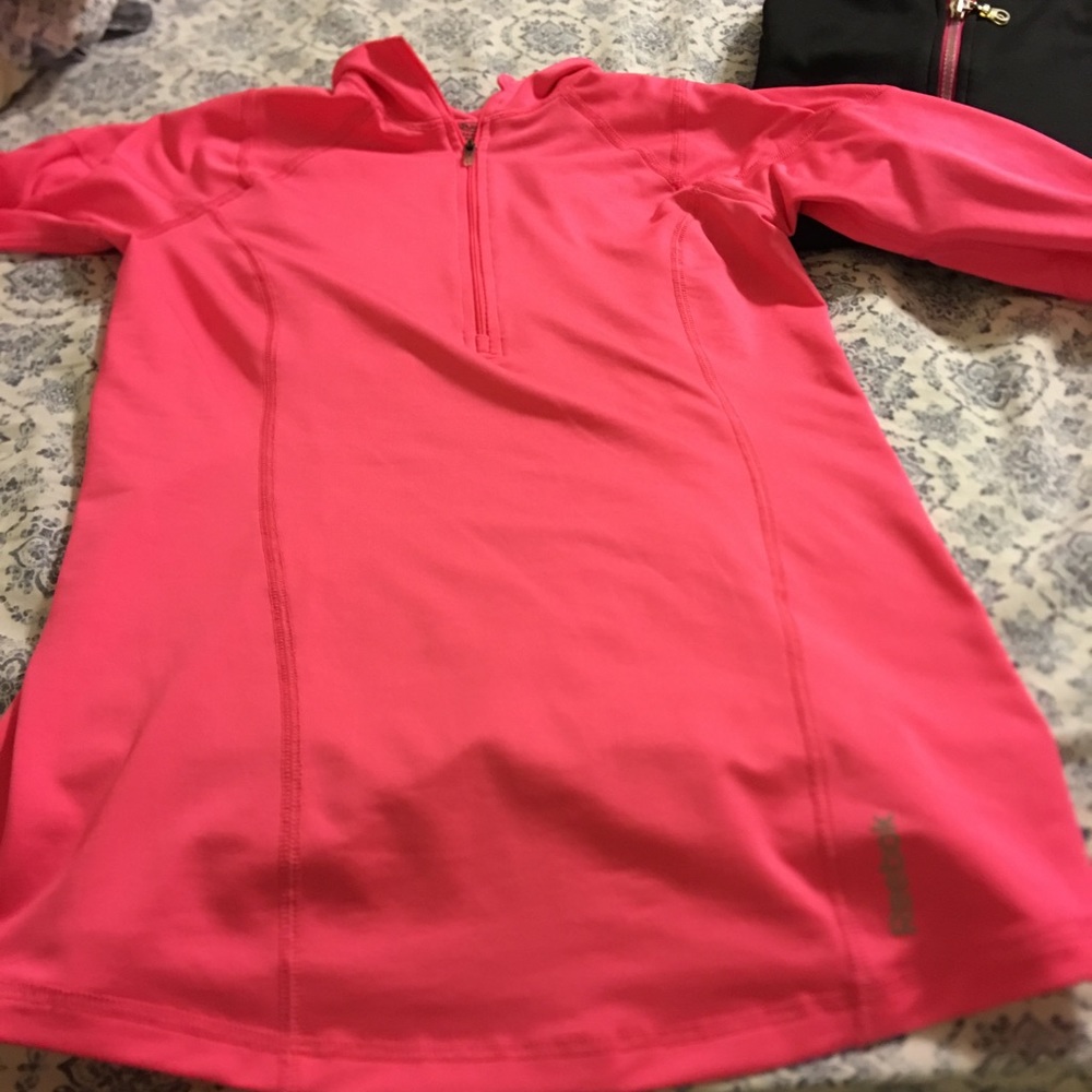 Beautiful dri fit Reebok, half zip pullover. - Picture 4 of 7